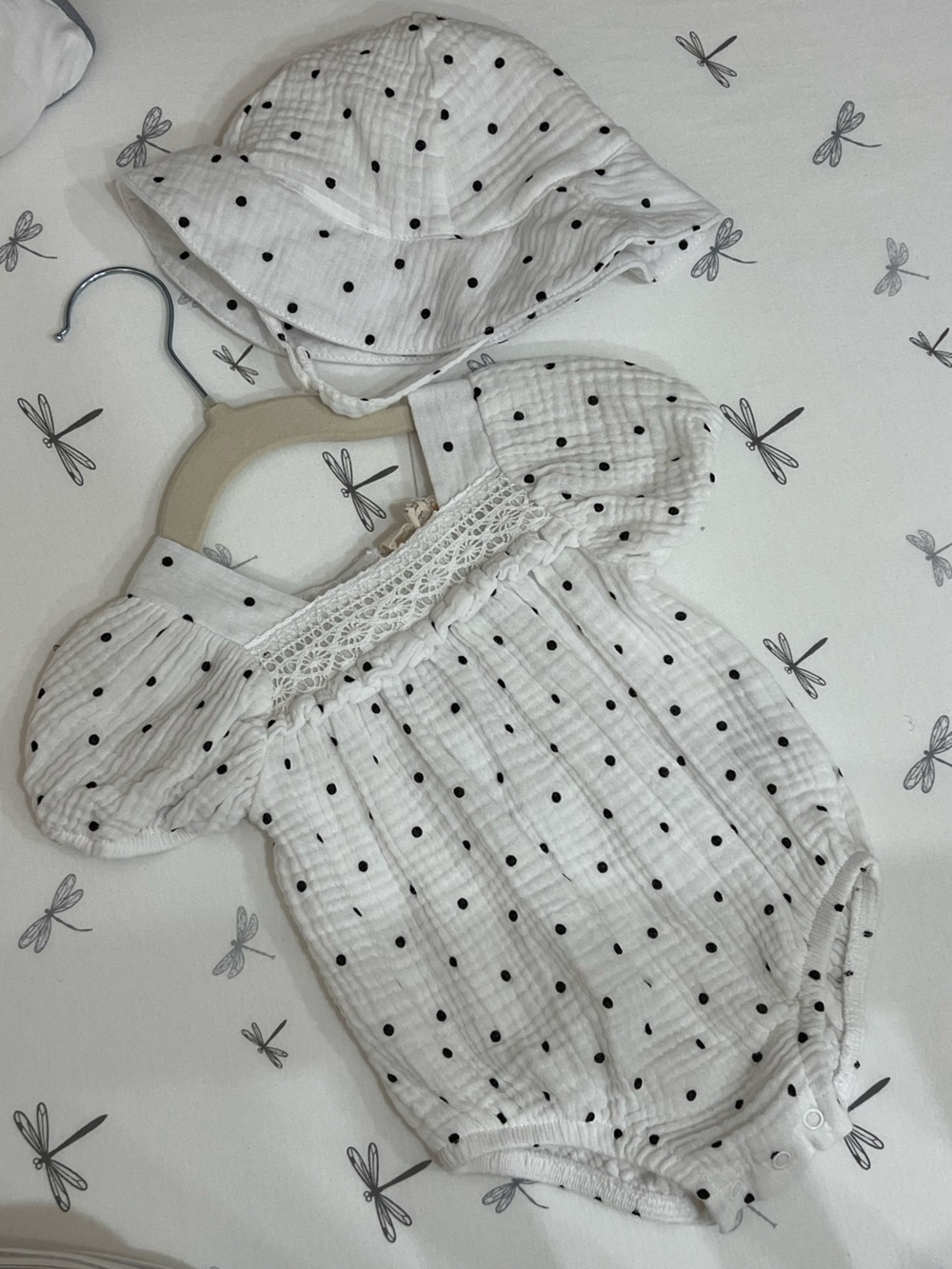 Jessica Simpson White and Black Polka Dot Baby Matching Set with Hat